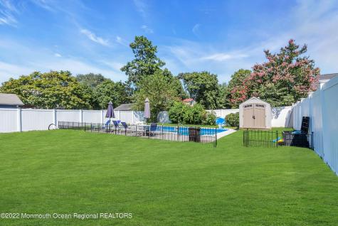 325 Roosevelt Avenue Oakhurst NJ 07755