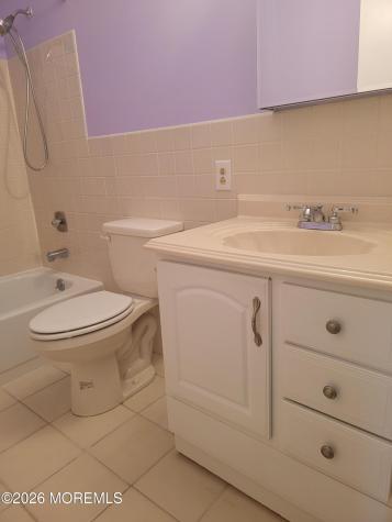 16 Chelsea Drive Whiting NJ 08759
