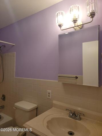 16 Chelsea Drive Whiting NJ 08759