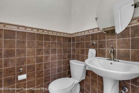 1607 Holbrook Street Oakhurst NJ 07755