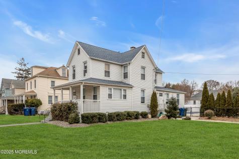 323 Roosevelt Avenue Oakhurst NJ 07755