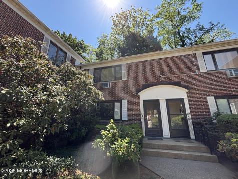 216 Manor E Red Bank NJ 07701