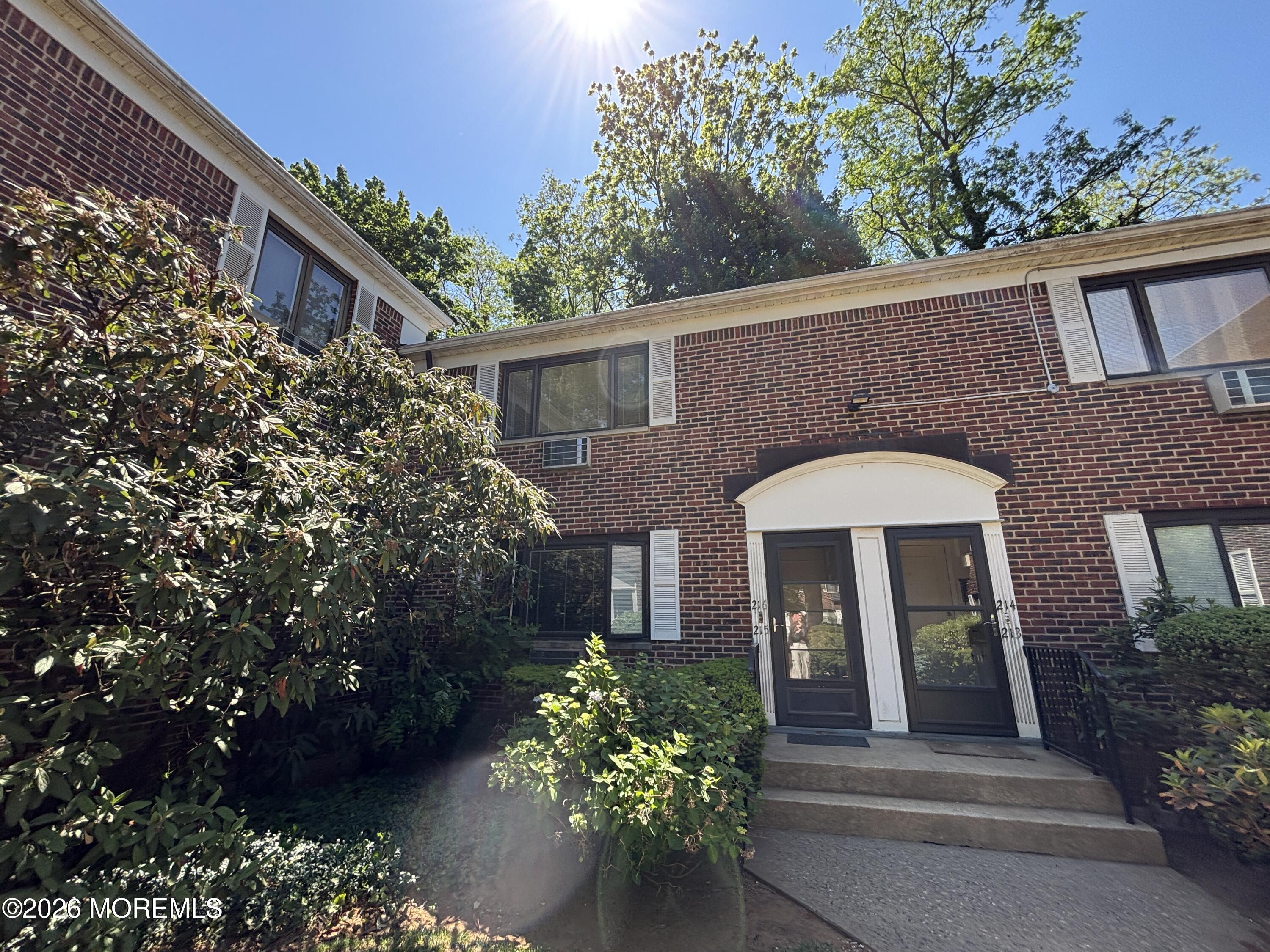 216 Manor E Red Bank NJ 07701