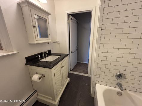 216 Manor E Red Bank NJ 07701