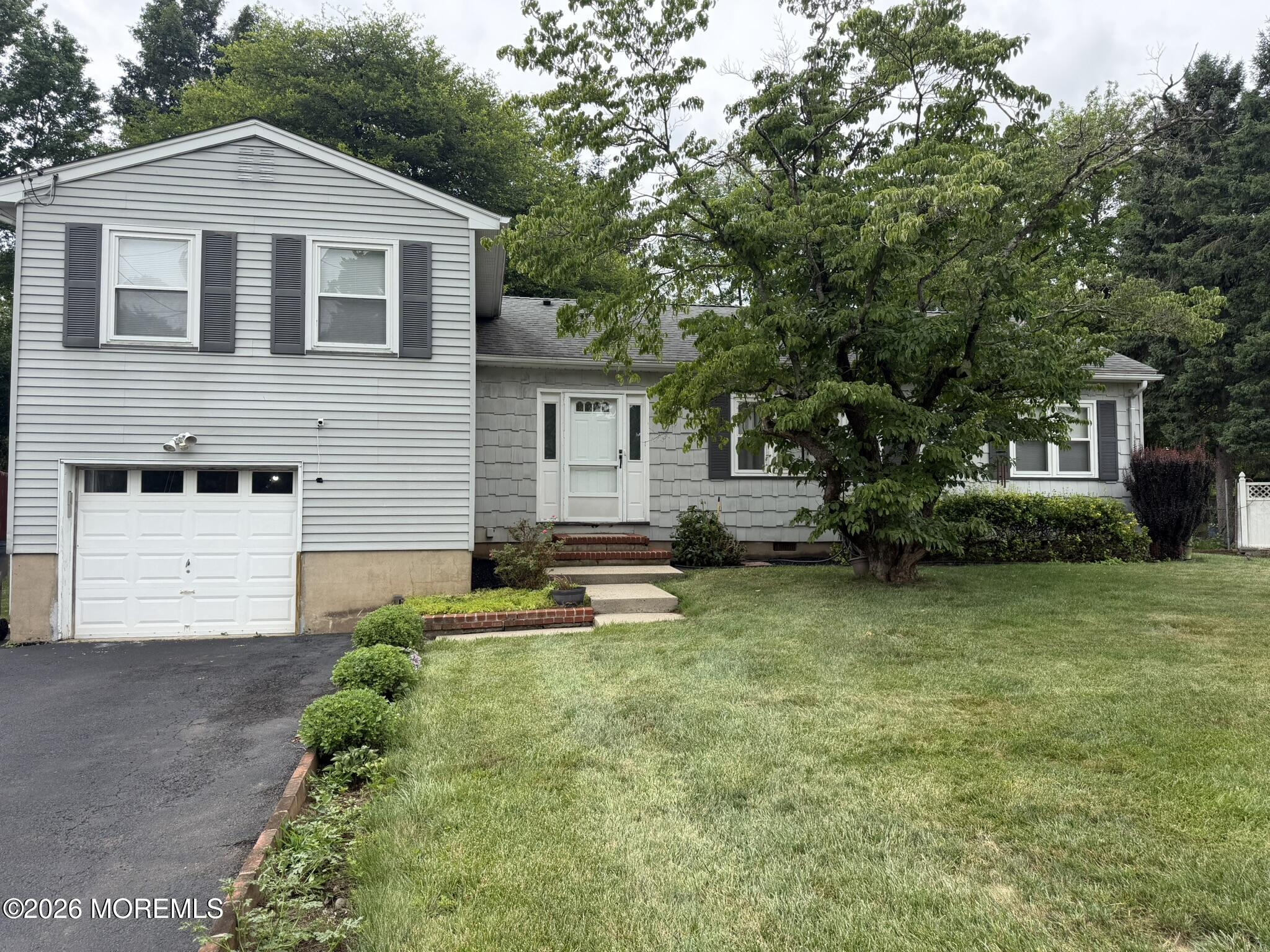 652 Holly Lane North Brunswick NJ 08902