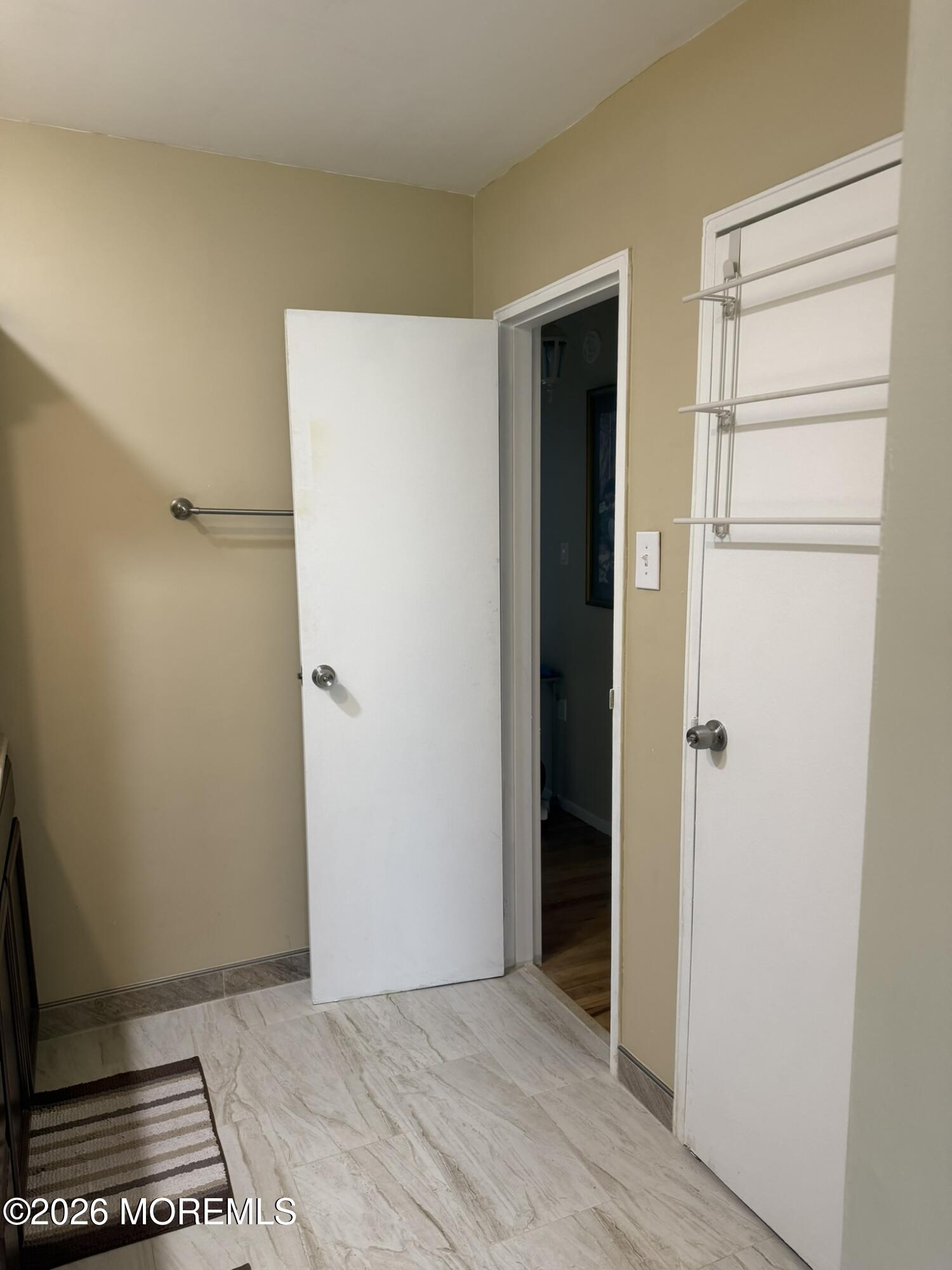 652 Holly Lane North Brunswick NJ 08902
