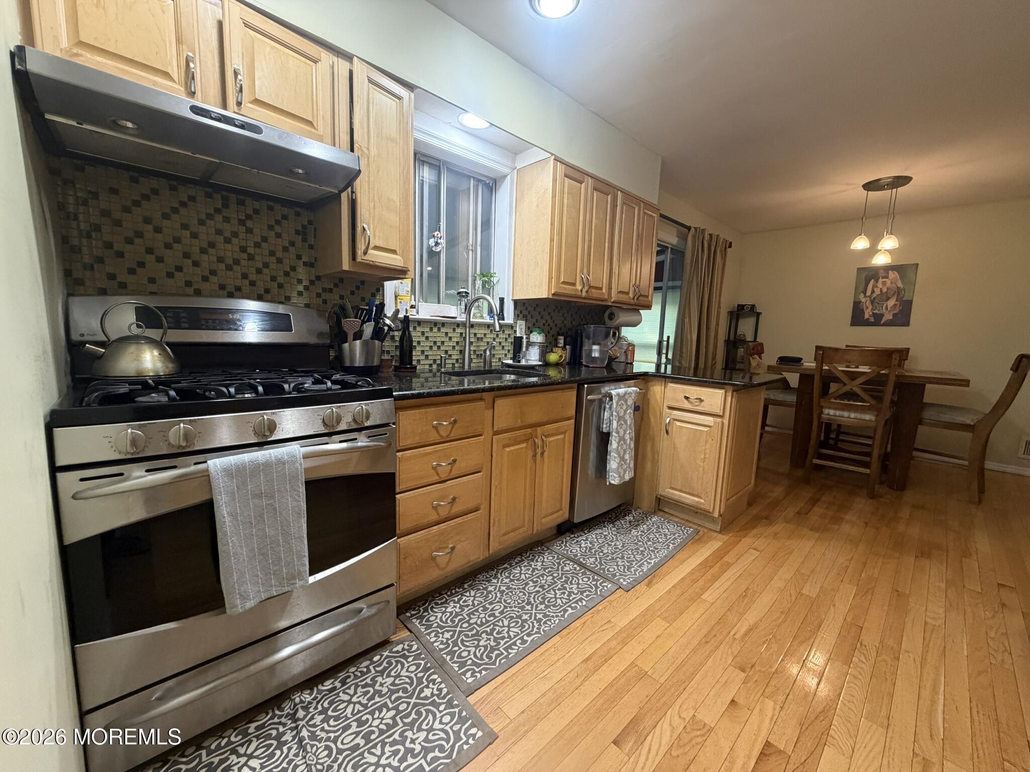652 Holly Lane North Brunswick NJ 08902