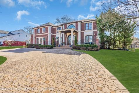 13 Valley Forge Road Eatontown NJ 07724