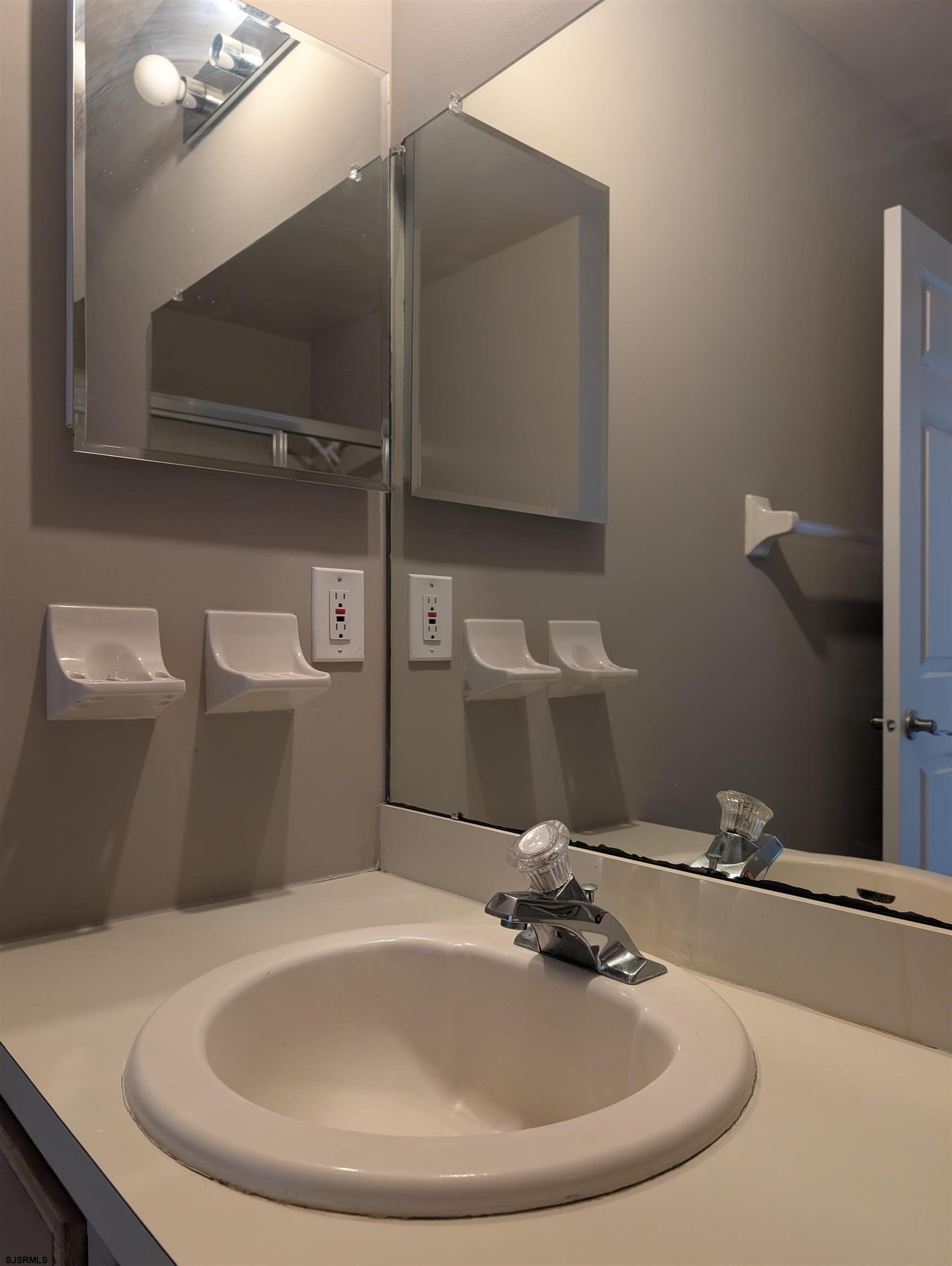 2618 Grange Hamilton Township NJ 08330