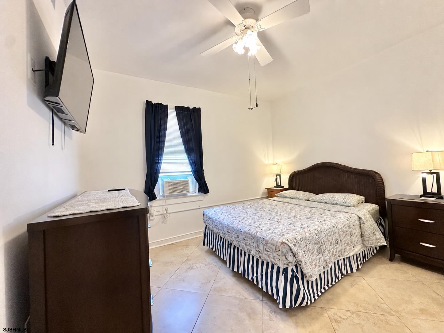 148 E Burk Avenue Wildwood NJ 08260-1647