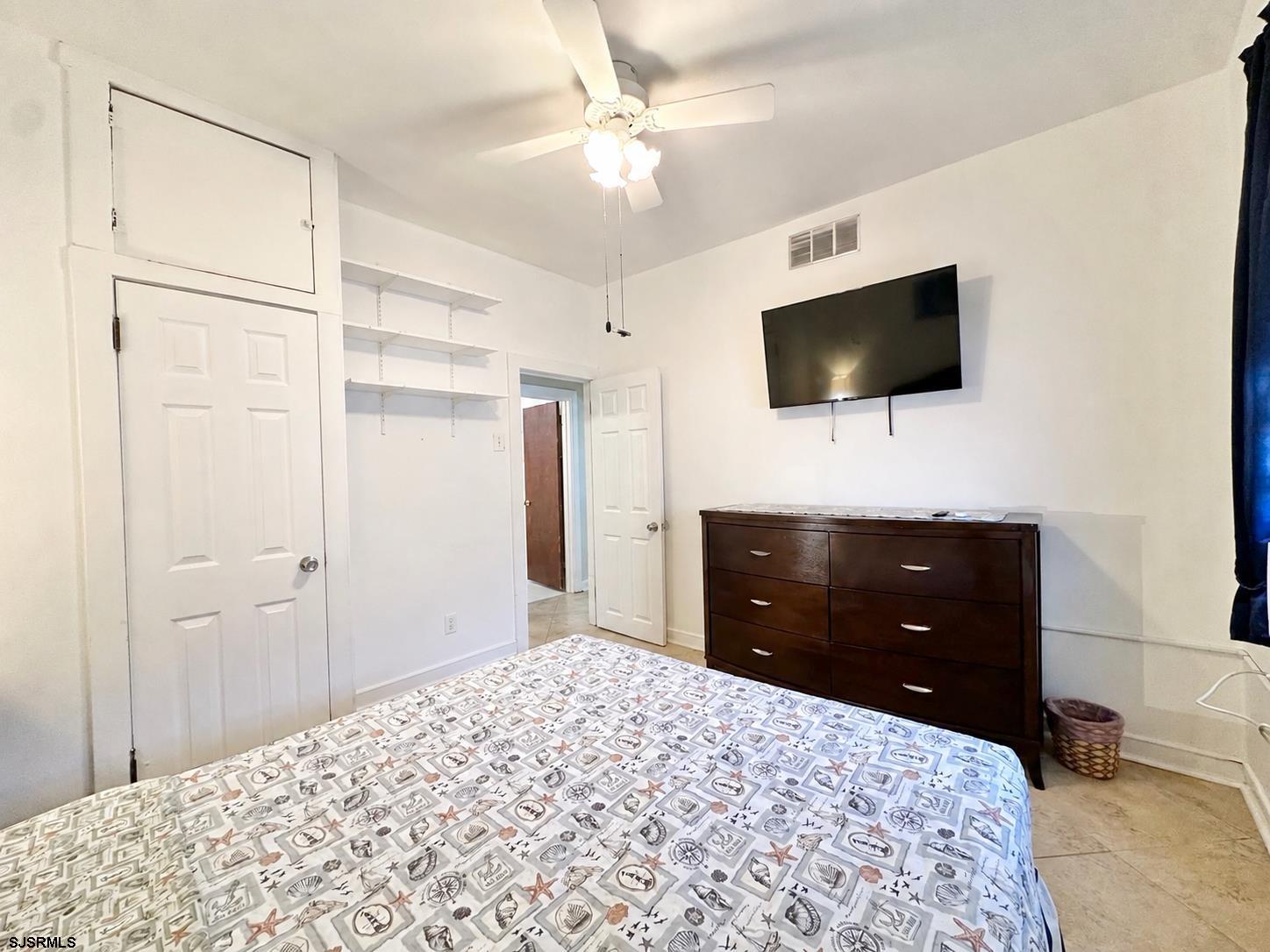 148 E Burk Avenue Wildwood NJ 08260-1647