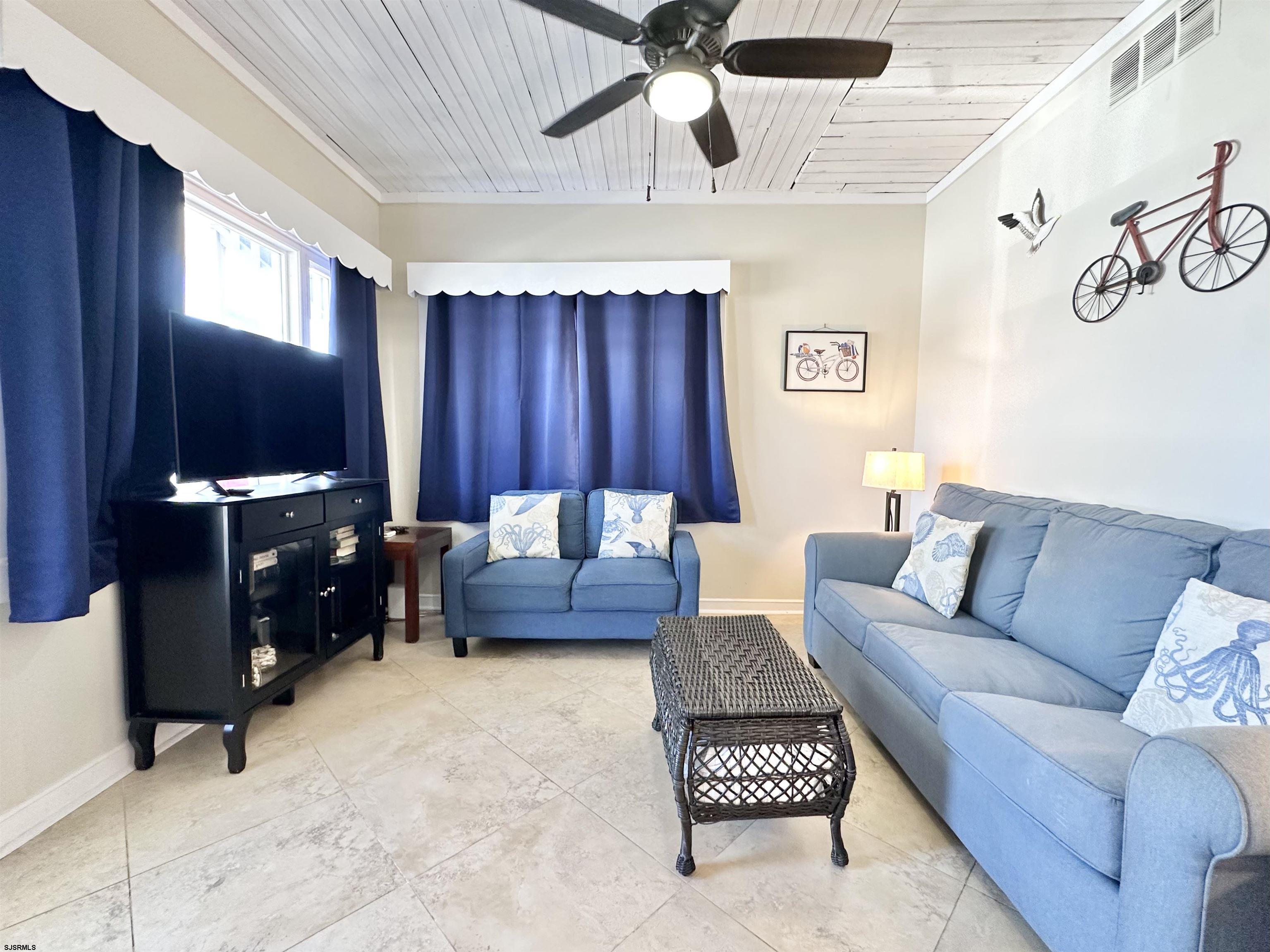 148 E Burk Avenue Wildwood NJ 08260-1647