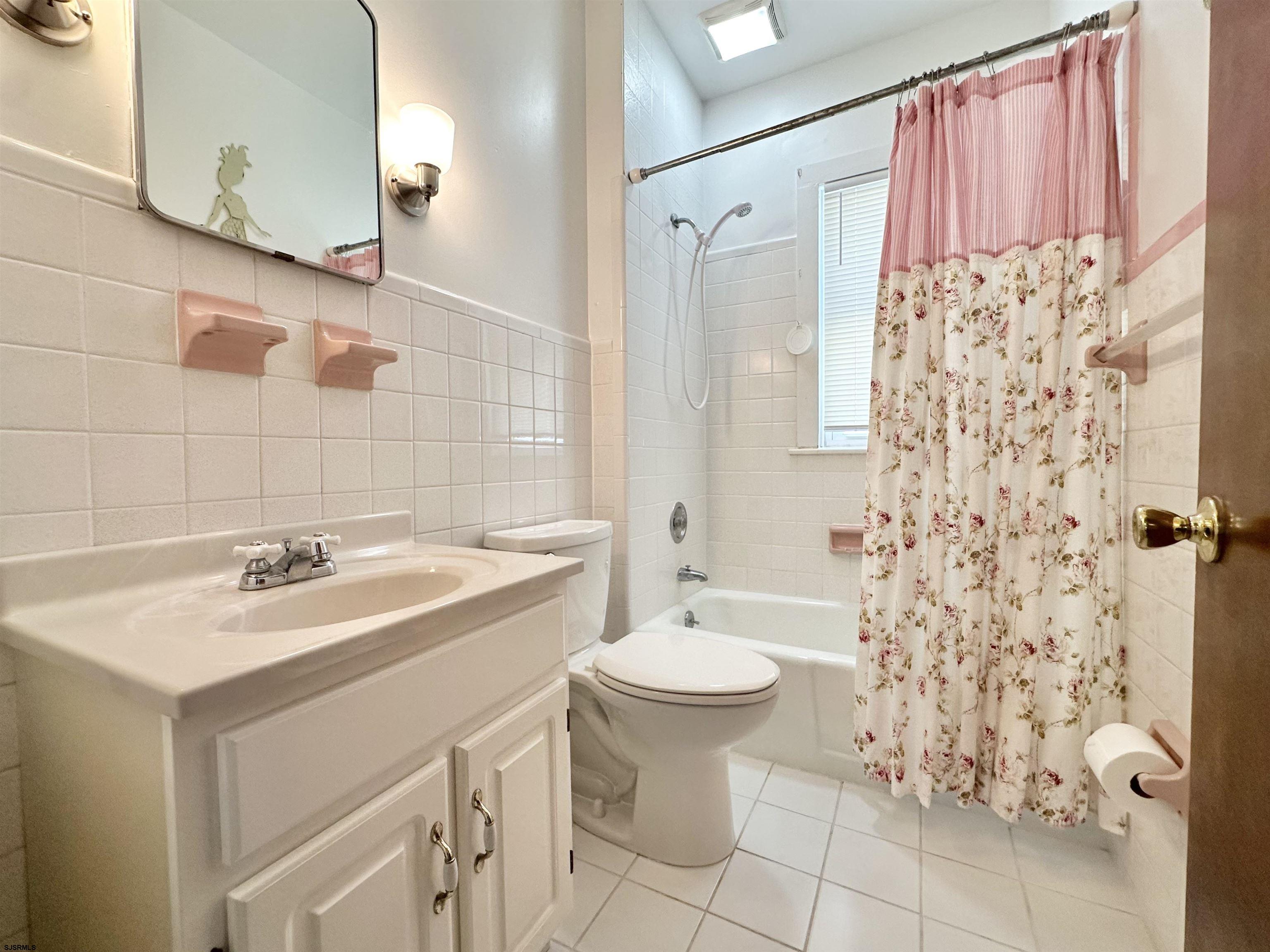 148 E Burk Avenue Wildwood NJ 08260-1647