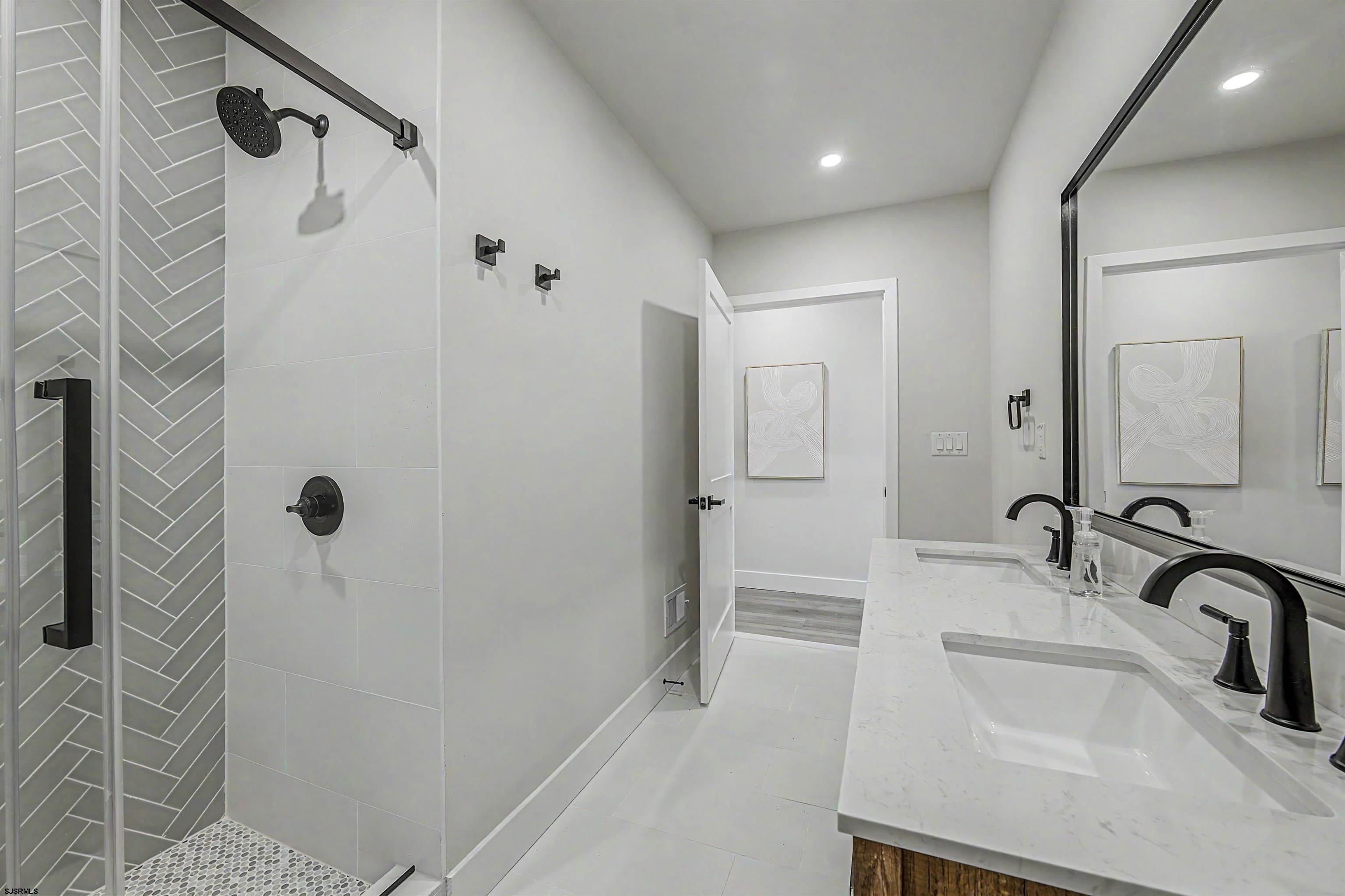 323 E Oak Avenue Wildwood NJ 08260