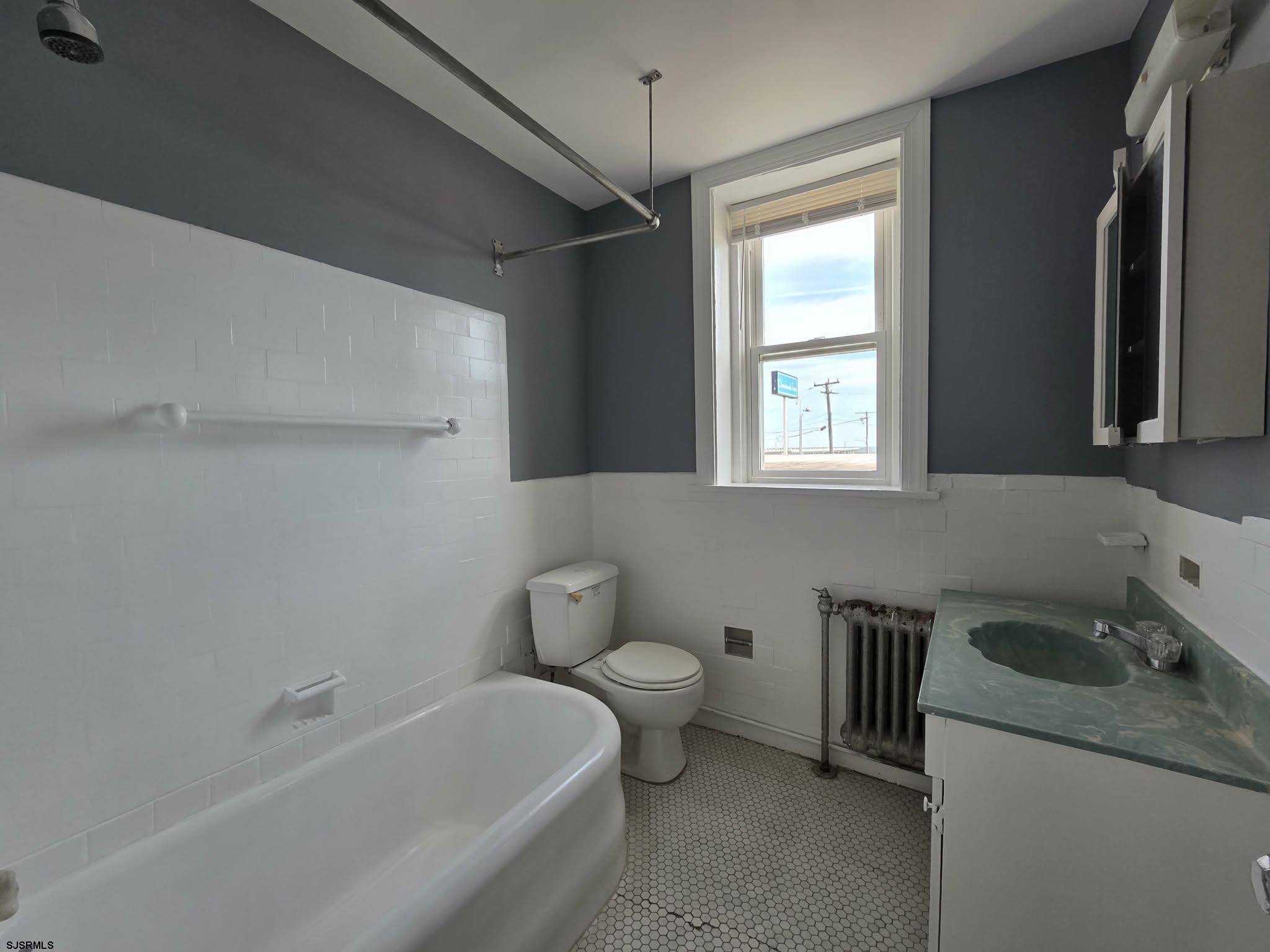 2 S Hartford Avenue Atlantic City NJ 08401