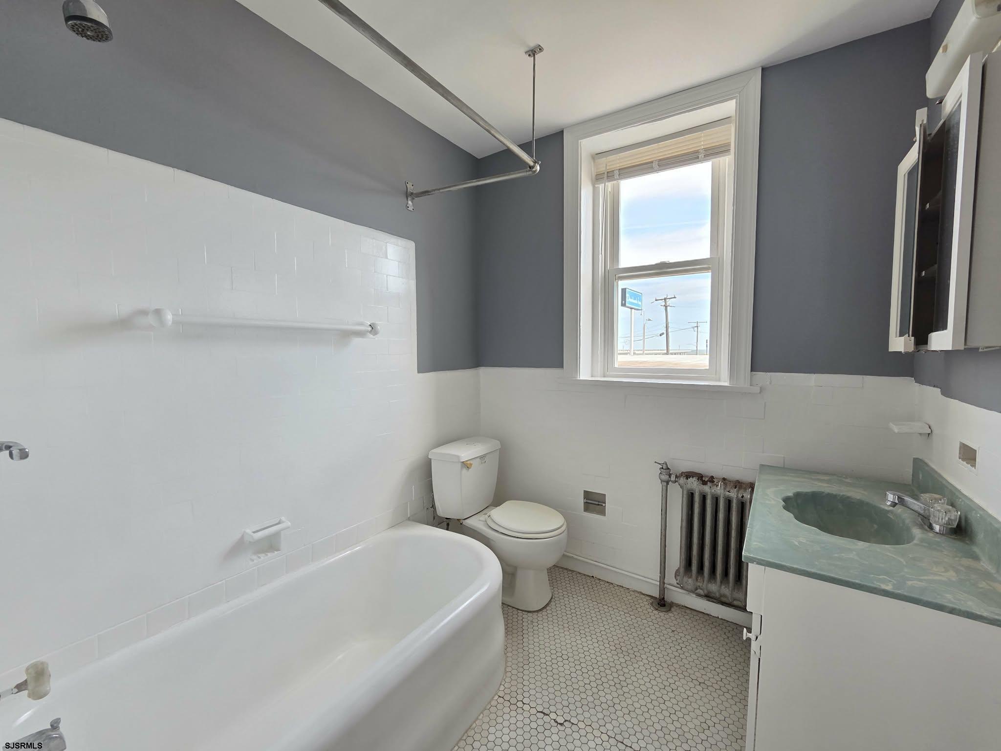 2 S Hartford Avenue Atlantic City NJ 08401