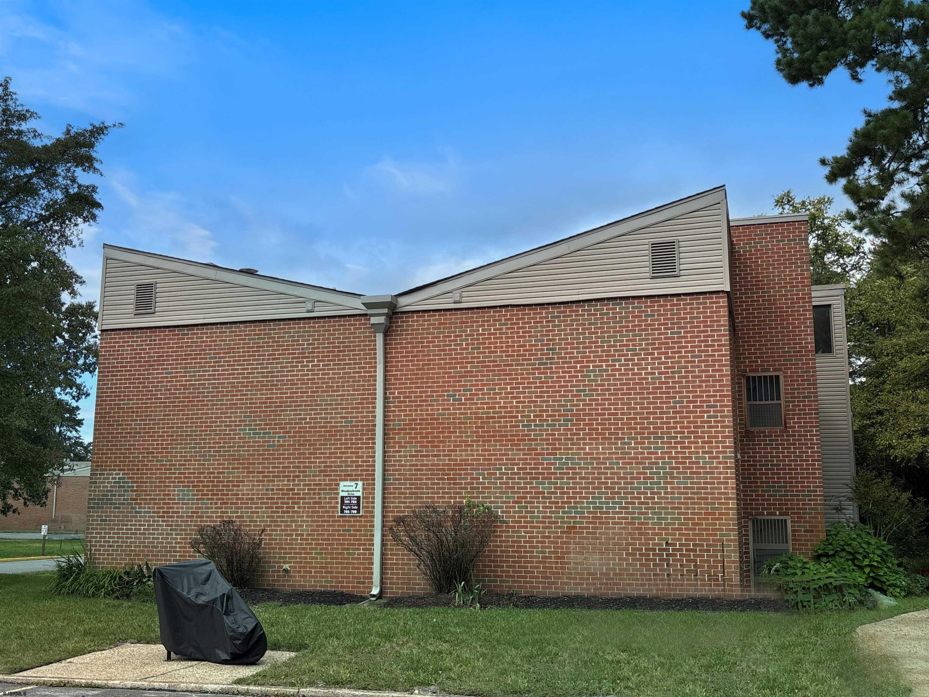 707 Meadowbrook Drive Hamilton Township NJ 08330