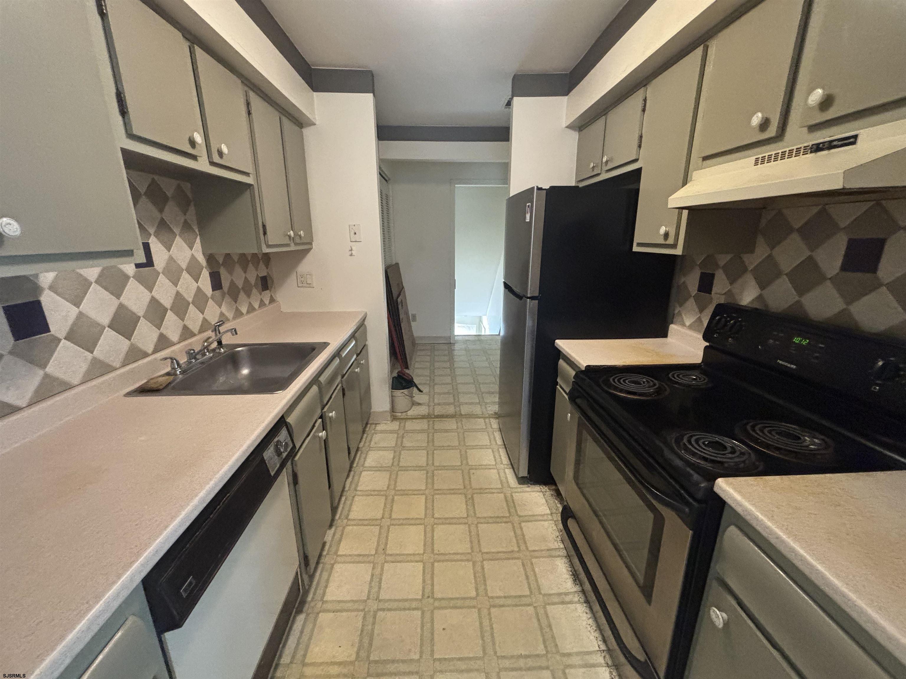18 Country Magnolia Egg Harbor Township NJ 08234