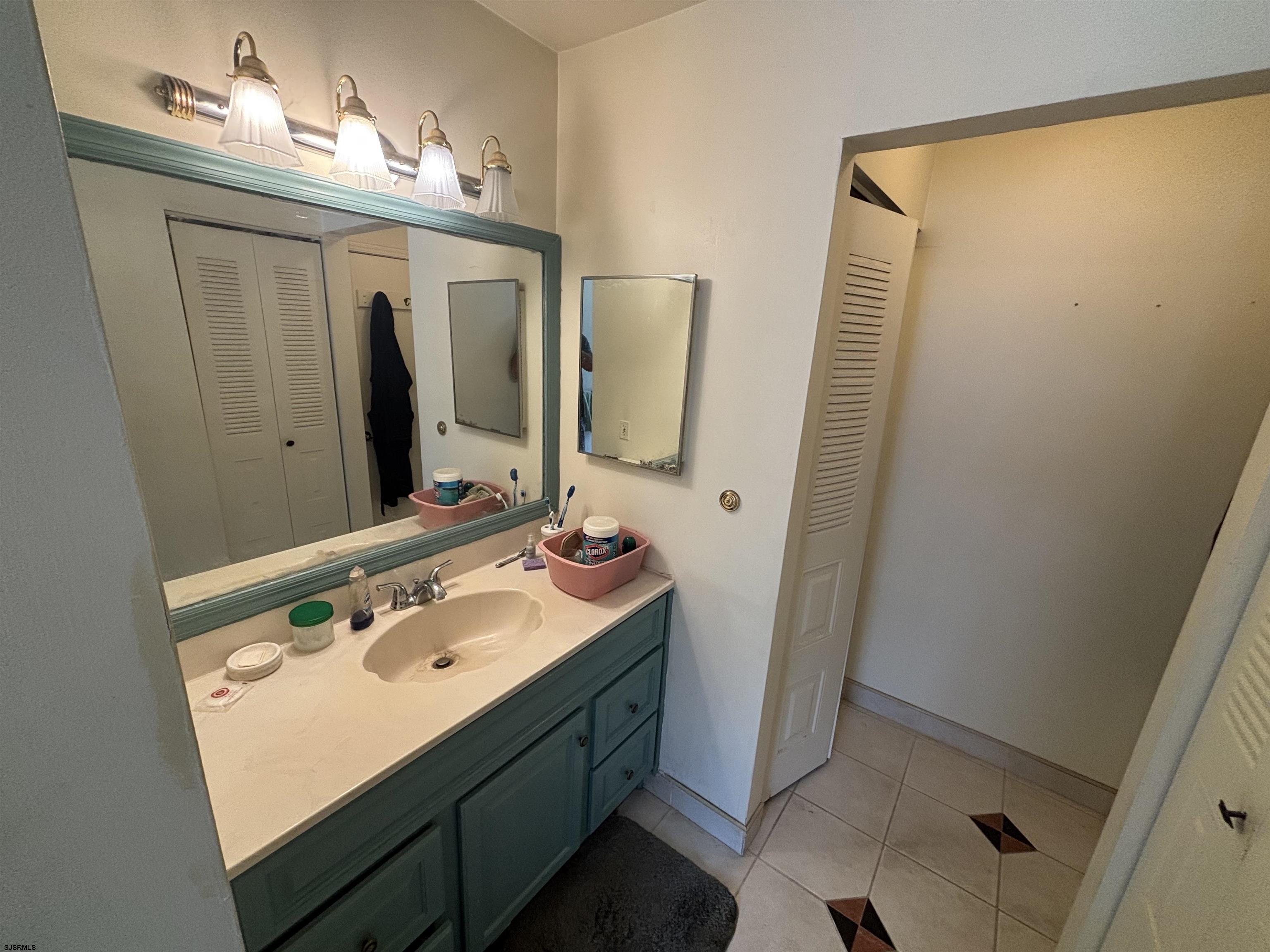 18 Country Magnolia Egg Harbor Township NJ 08234