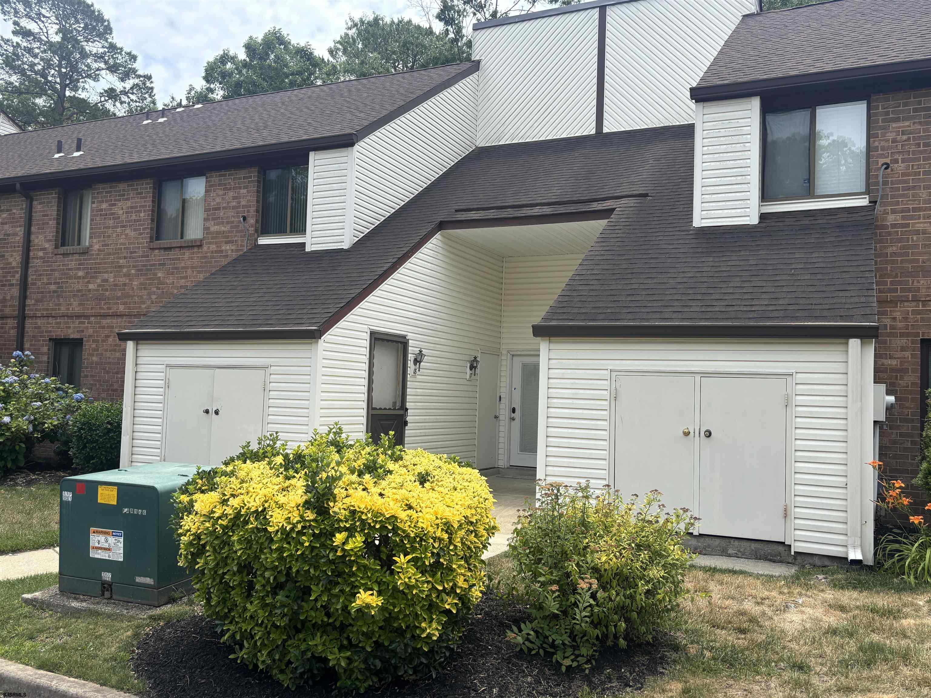 18 Country Magnolia Egg Harbor Township NJ 08234