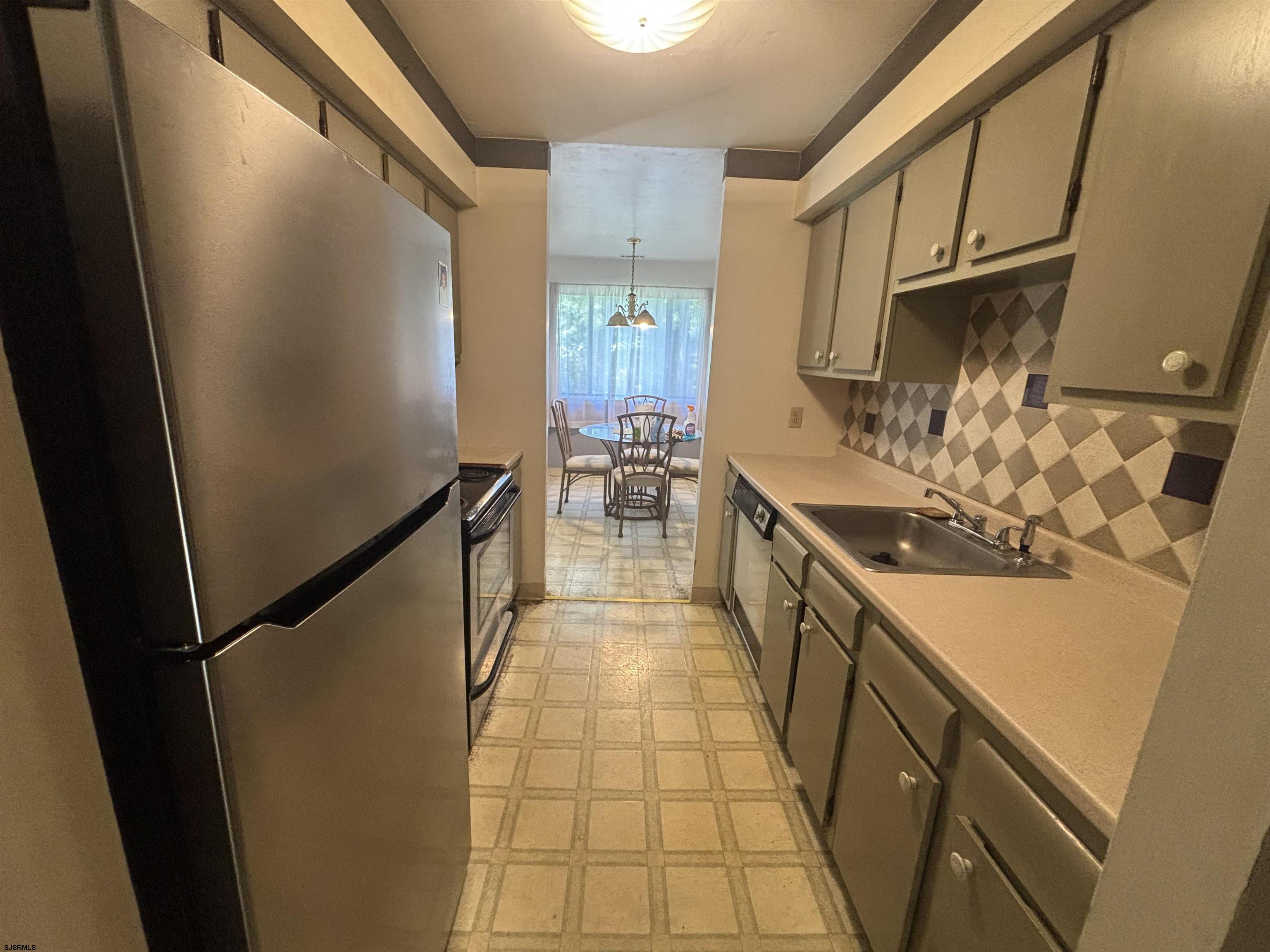 18 Country Magnolia Egg Harbor Township NJ 08234