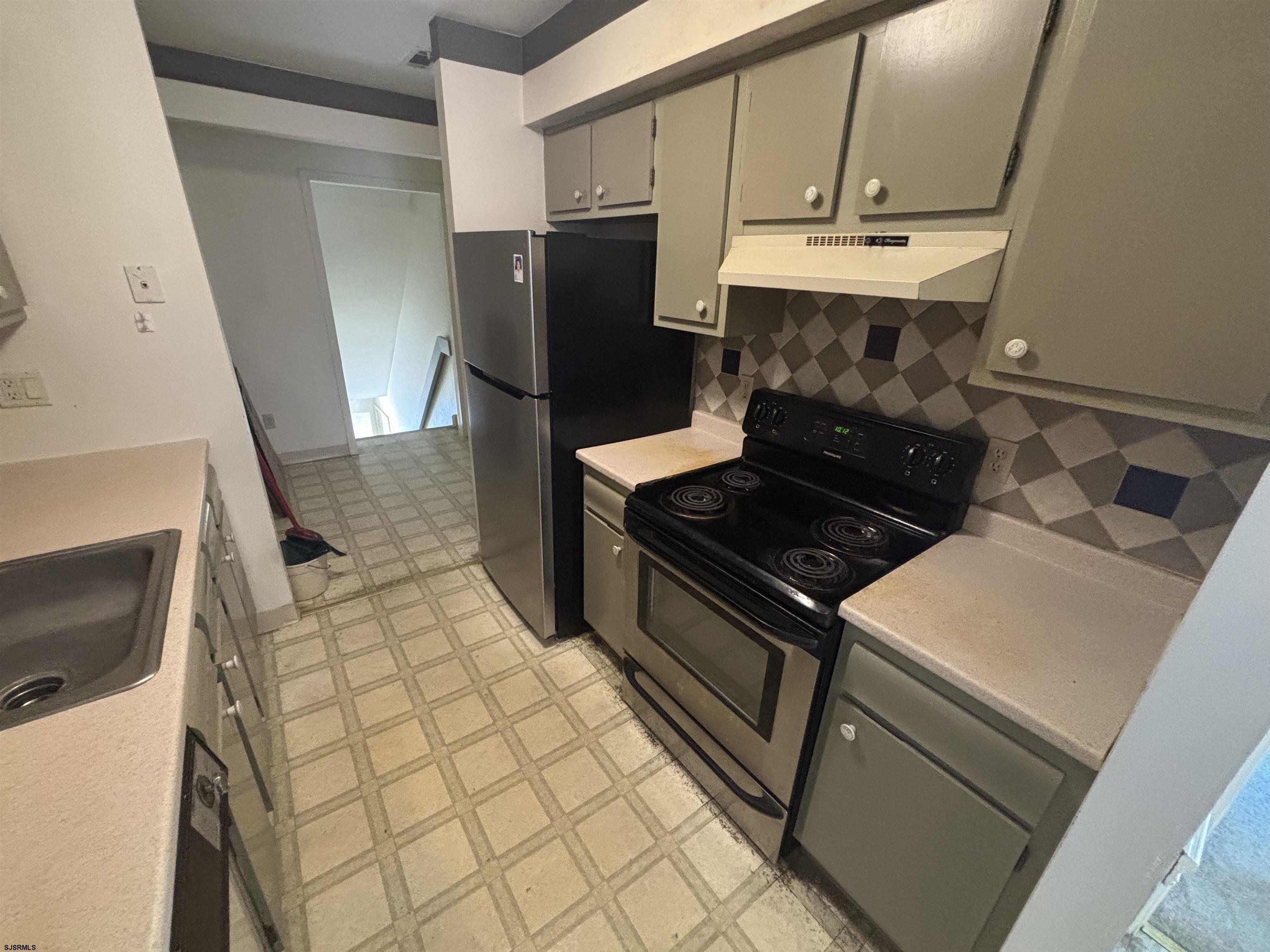 18 Country Magnolia Egg Harbor Township NJ 08234