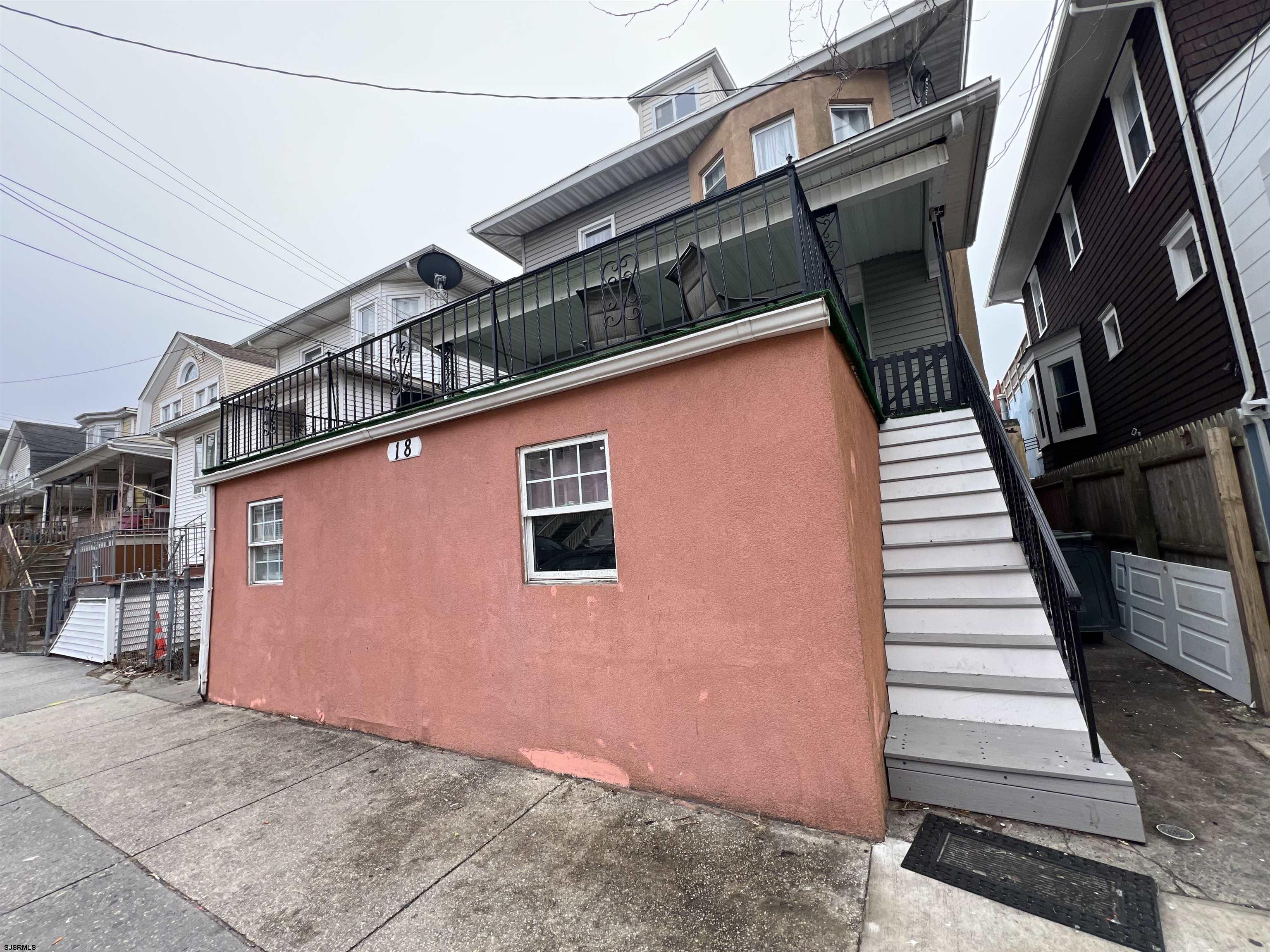 18 N Sovereign Avenue Atlantic City NJ 08401-3641