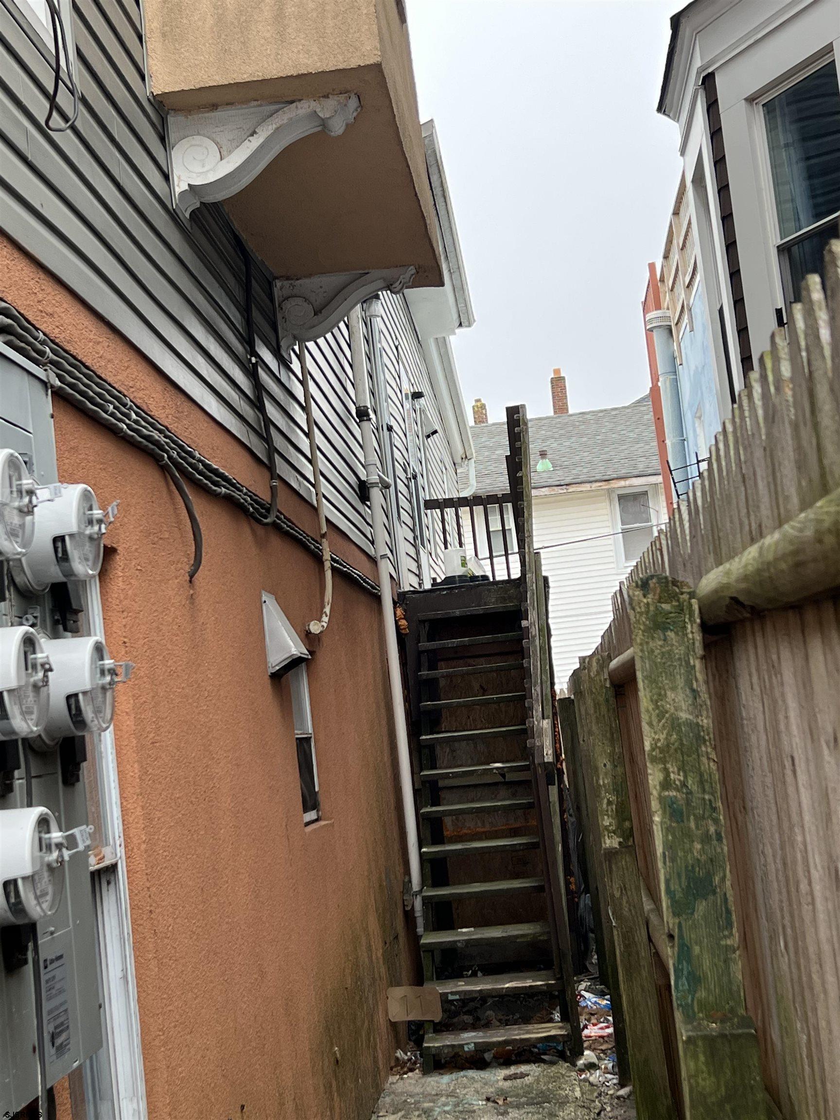 18 N Sovereign Avenue Atlantic City NJ 08401-3641