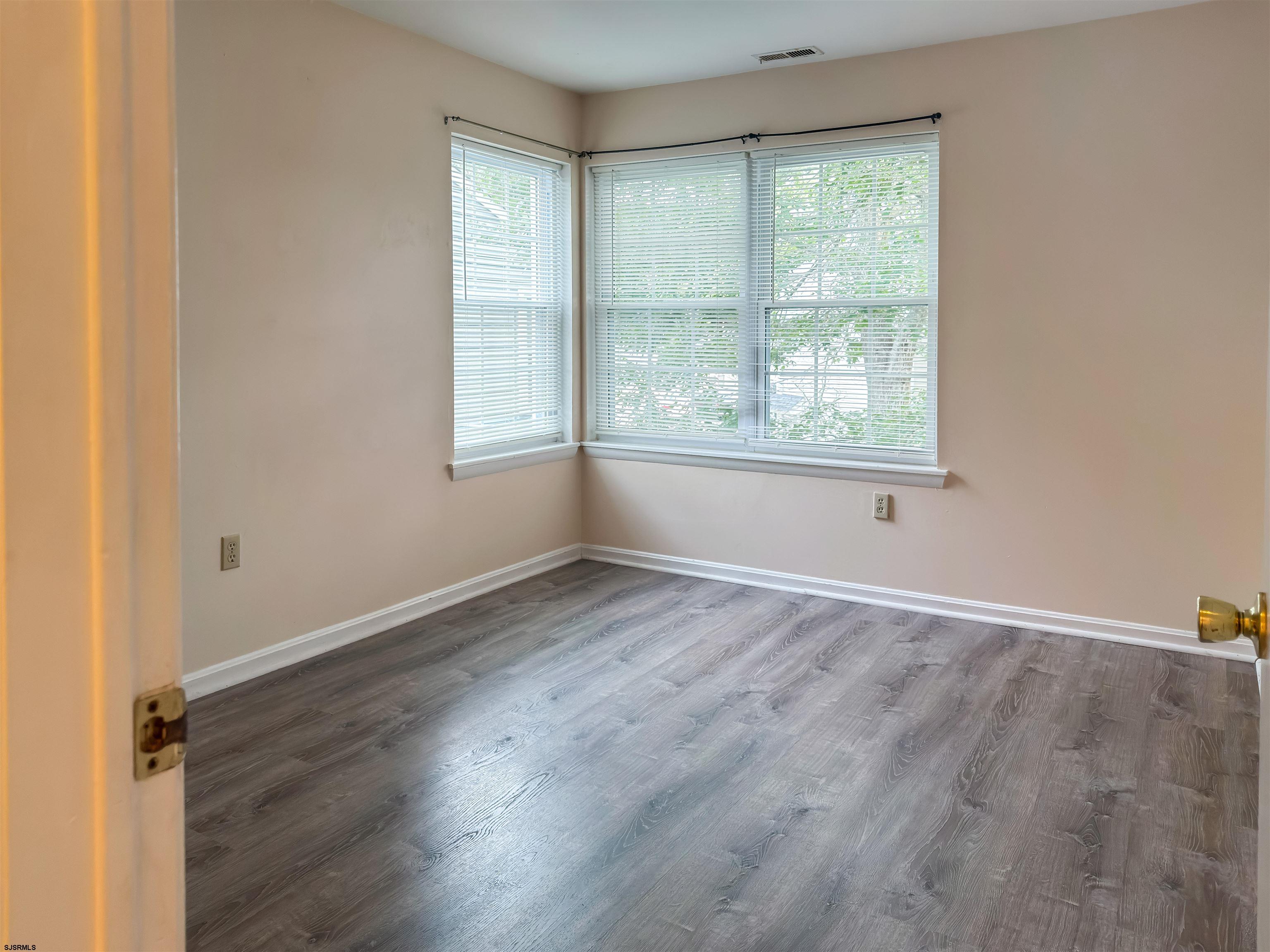 621 E Lakefront Circle Smithville NJ 08205