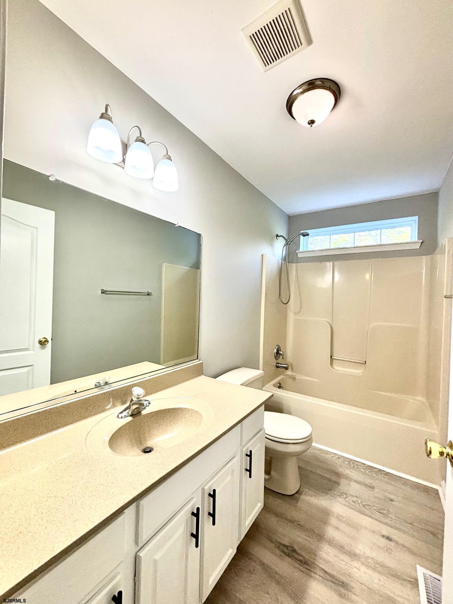 27 Oyster Bay Absecon NJ 08201