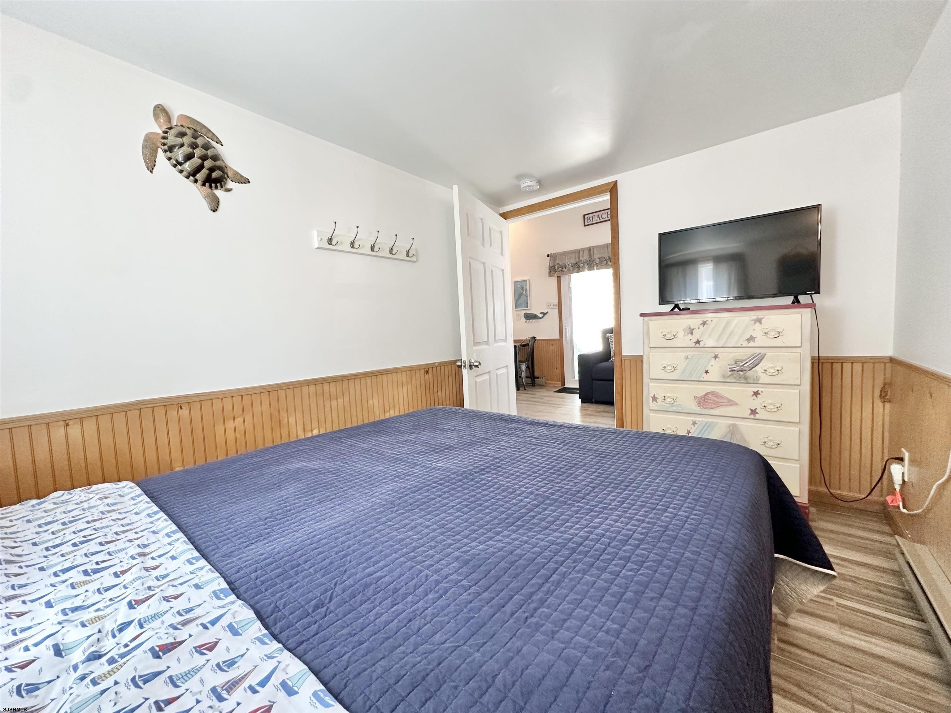 148 E Burk Avenue Wildwood NJ 08260-1647