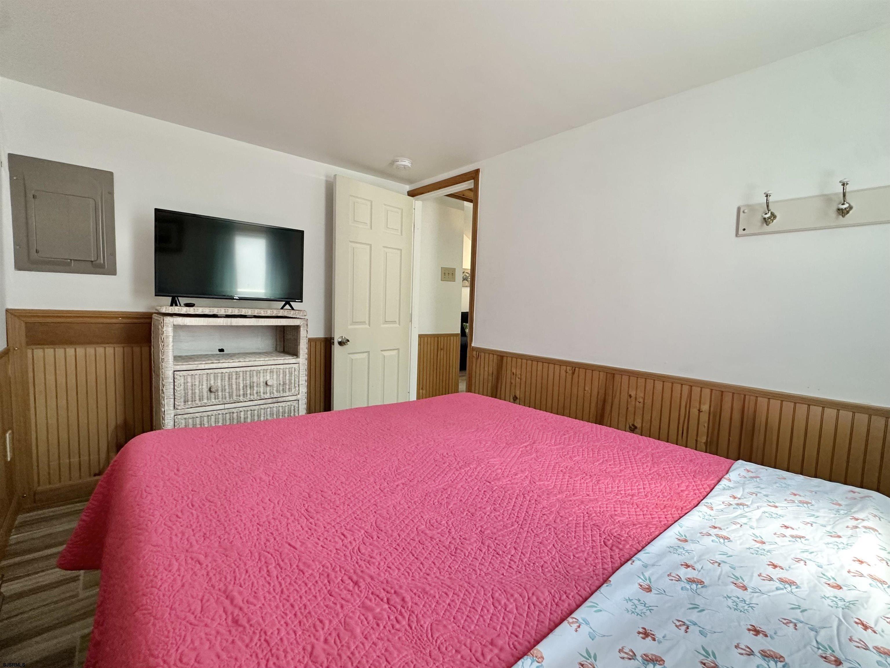 148 E Burk Avenue Wildwood NJ 08260-1647