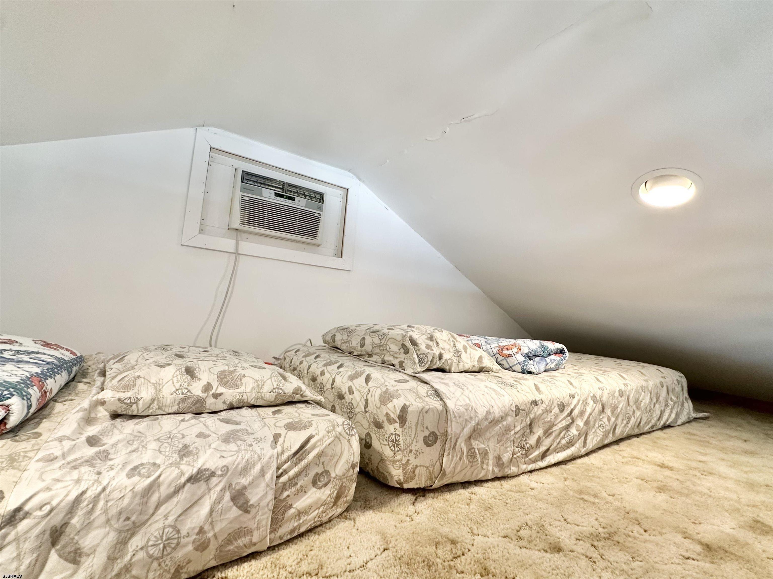 148 E Burk Avenue Wildwood NJ 08260-1647