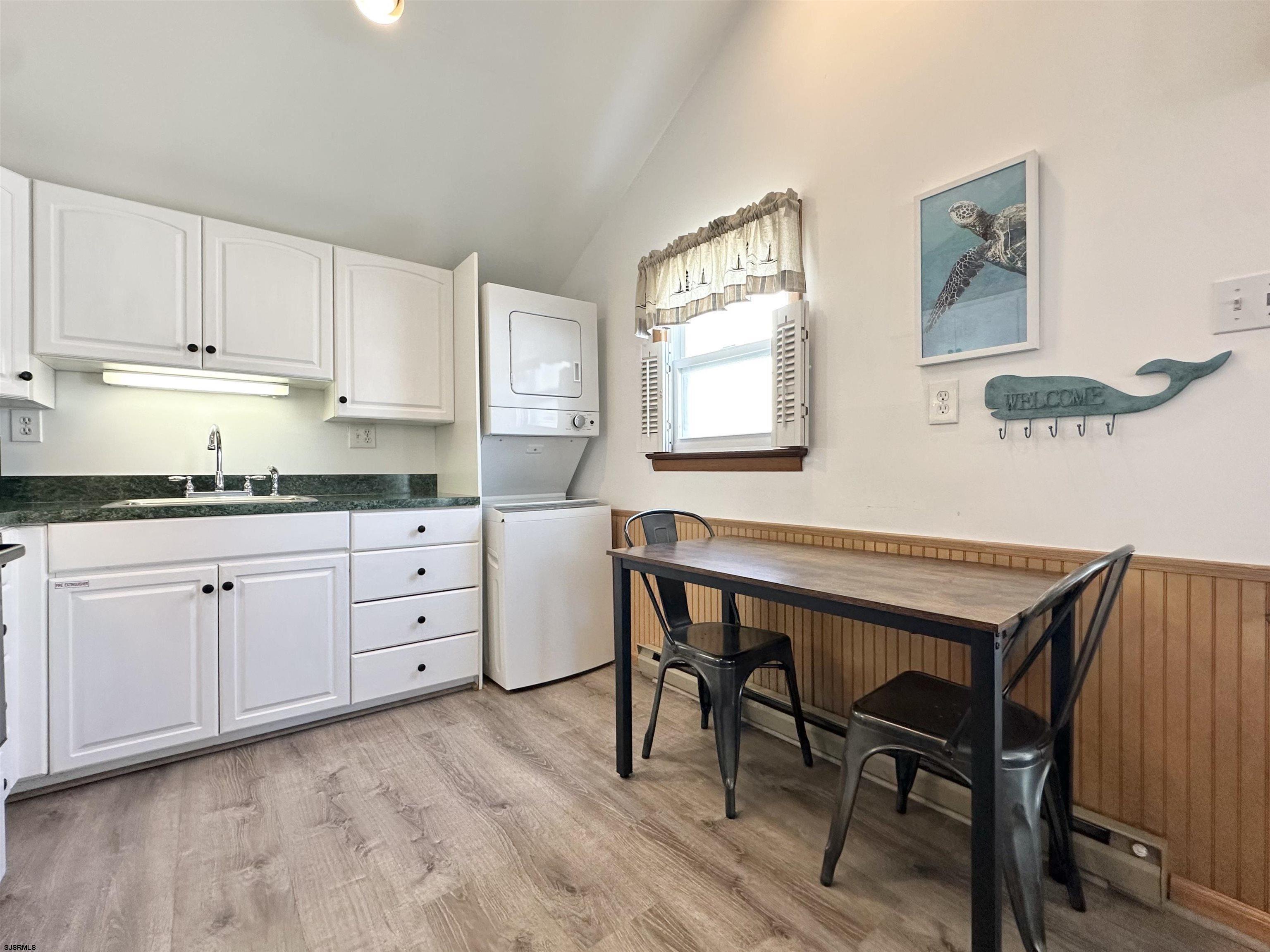 148 E Burk Avenue Wildwood NJ 08260-1647
