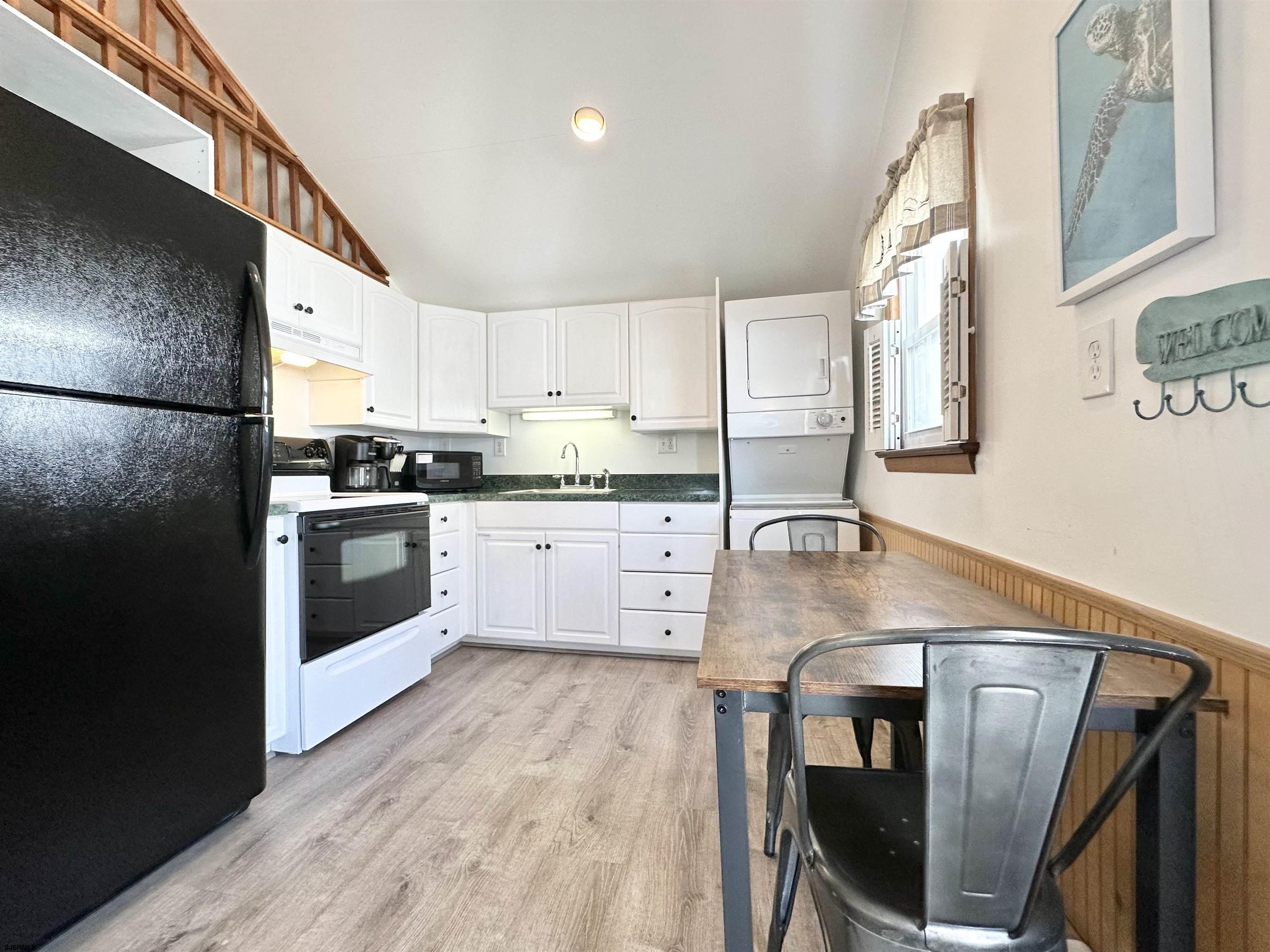 148 E Burk Avenue Wildwood NJ 08260-1647