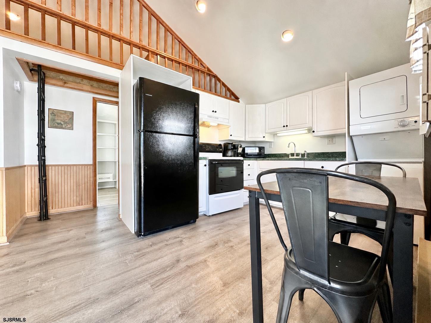 148 E Burk Avenue Wildwood NJ 08260-1647