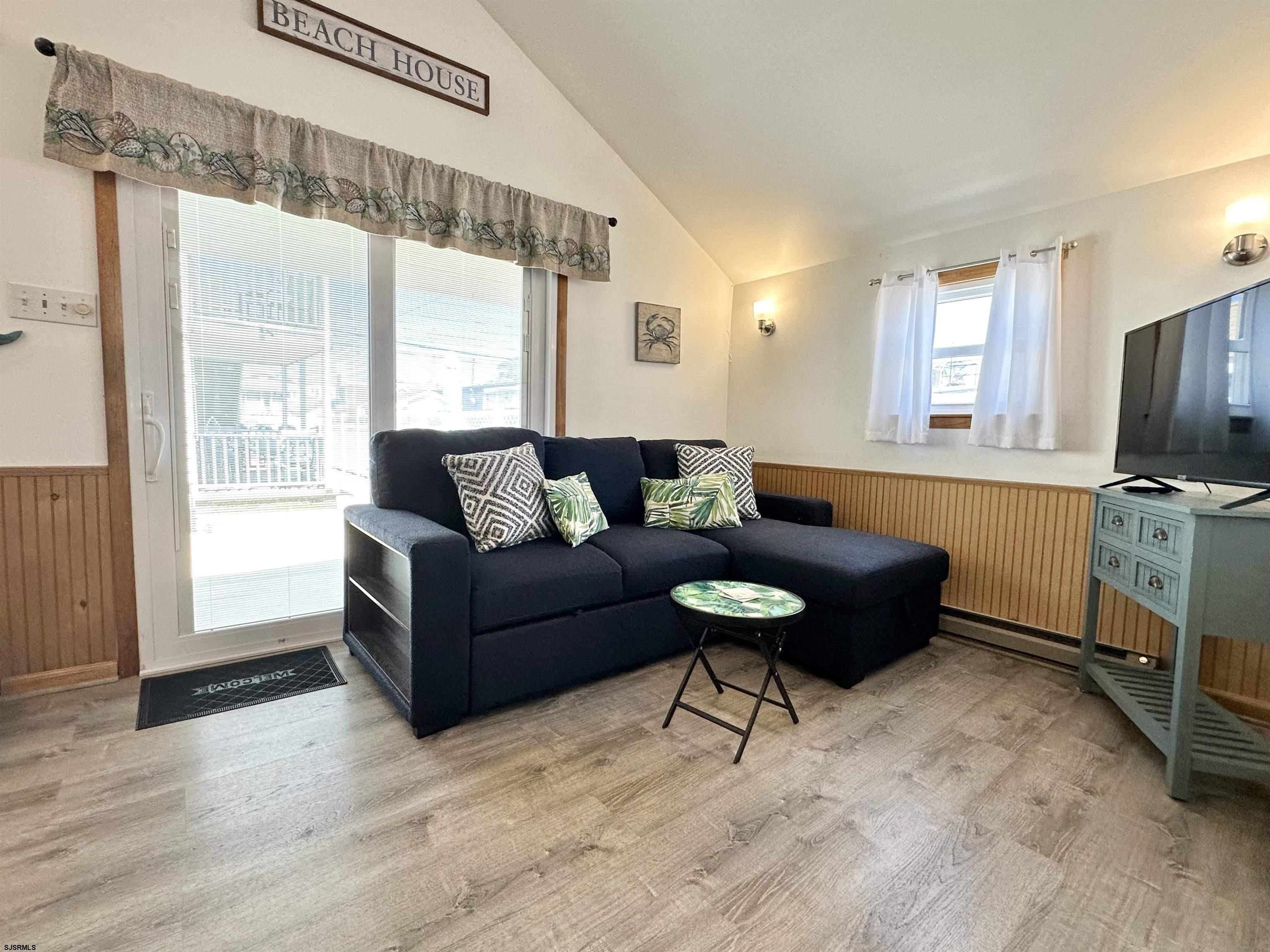 148 E Burk Avenue Wildwood NJ 08260-1647