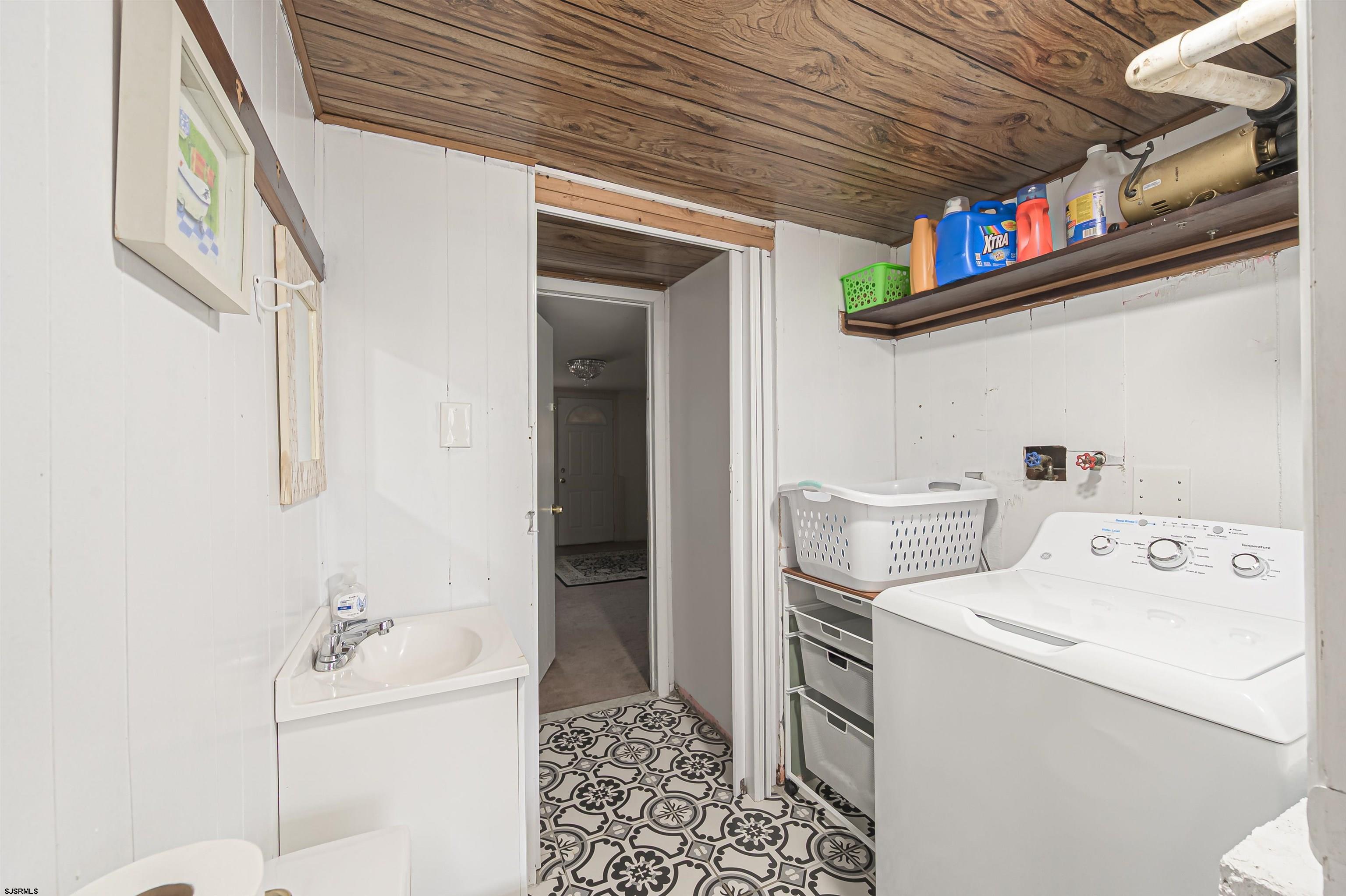 48 W Bolton Avenue Absecon NJ 08201