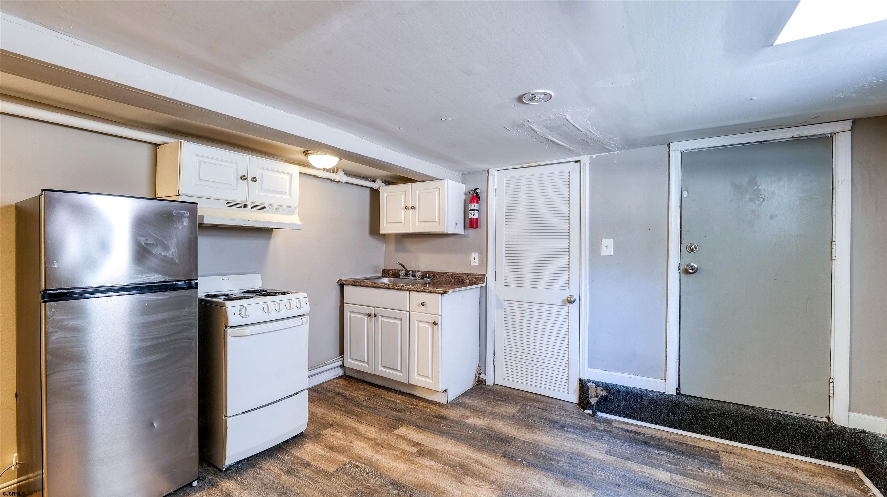 4019 Vanrennslear Atlantic City NJ 08401