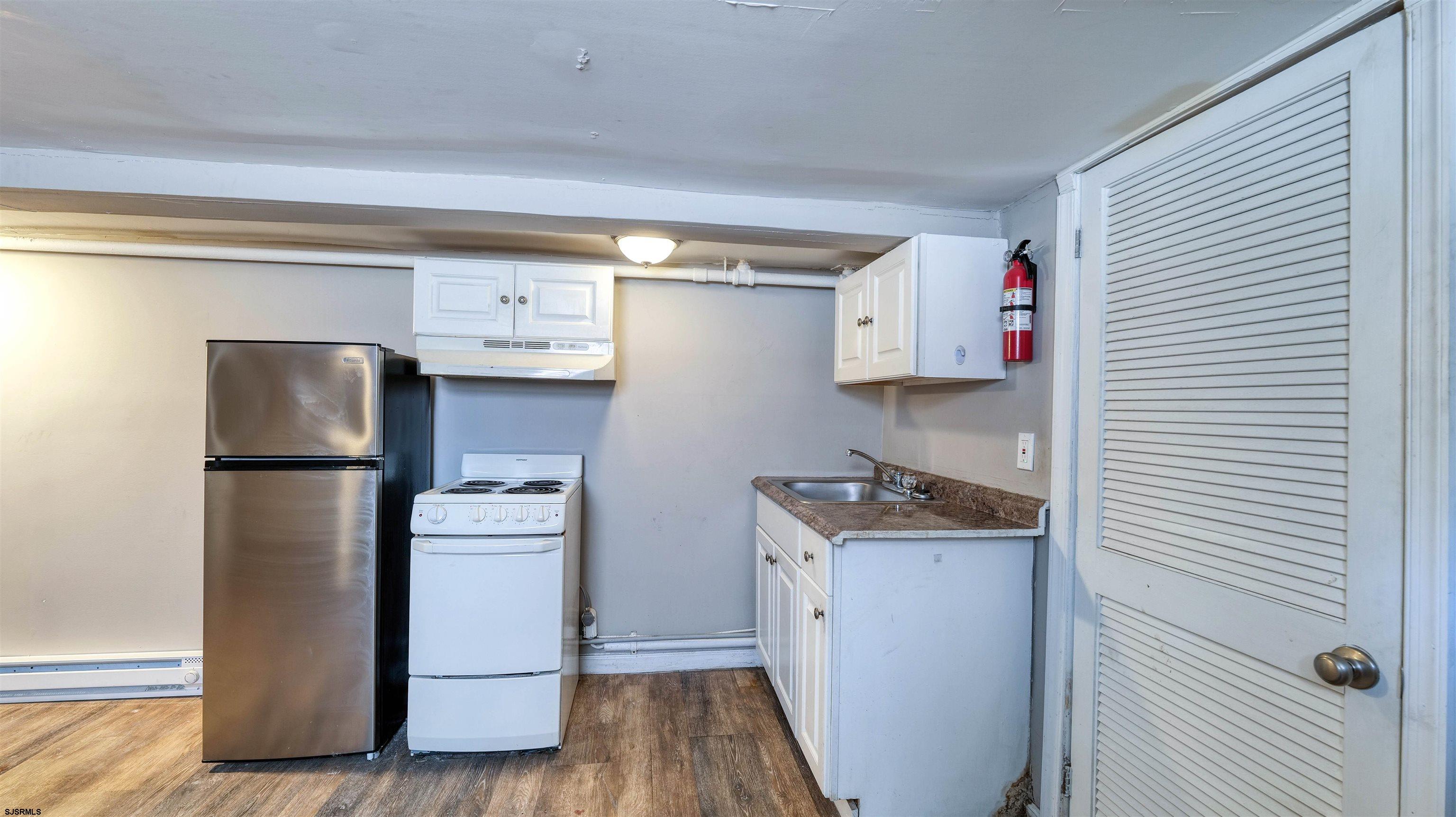 4019 Vanrennslear Atlantic City NJ 08401