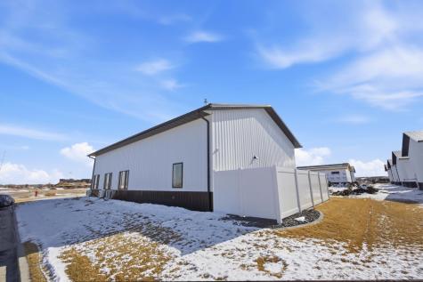 2971 Thunder Road S Fargo ND 58104