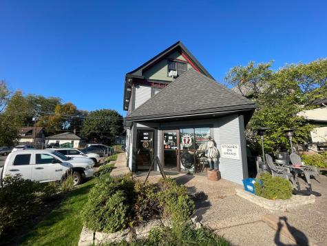 961 Grand Avenue Saint Paul MN 55105