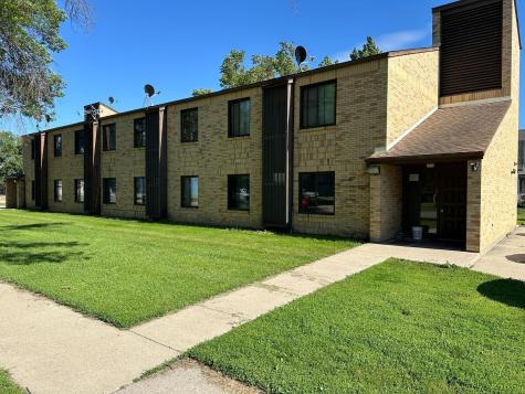 17 9th Avenue W Lisbon ND 58054