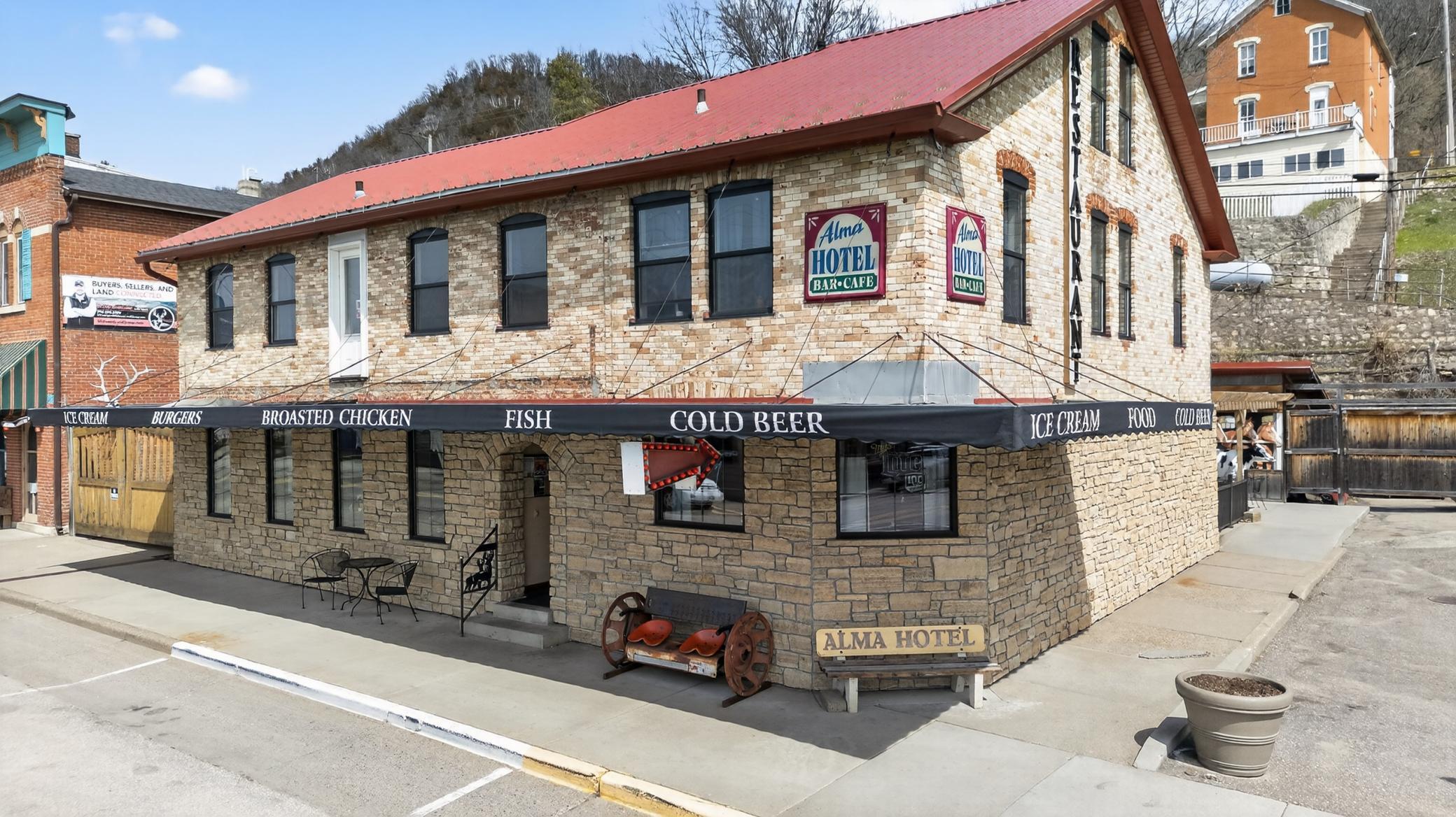 201 N Main Street Alma WI 54610