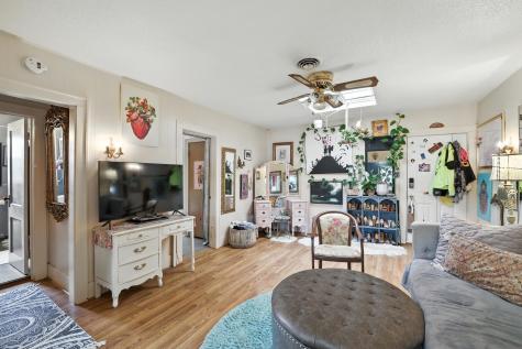 205 S Main Street Le Sueur MN 56058