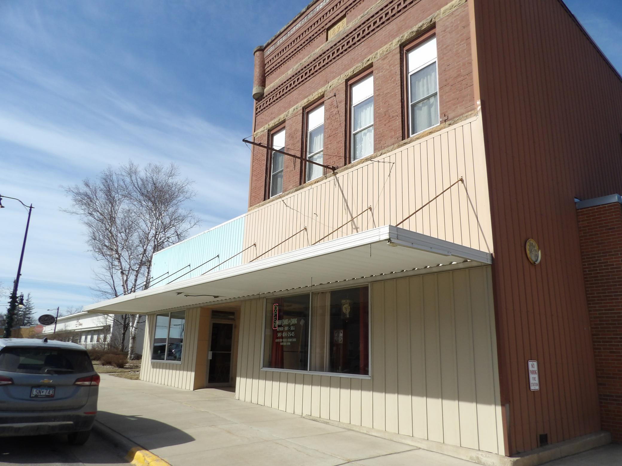 160 1/2 Broadway Street N Alden MN 56009