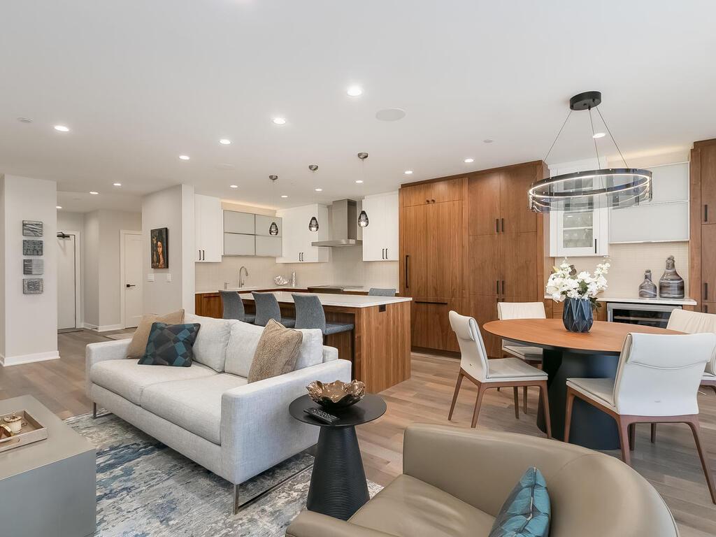 1201 Yale Place Minneapolis MN 55403