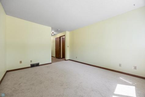 3237 17th Avenue S Fargo ND 58103
