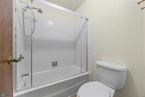 3237 17th Avenue S Fargo ND 58103