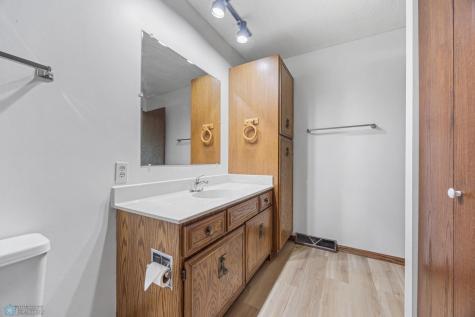 3237 17th Avenue S Fargo ND 58103